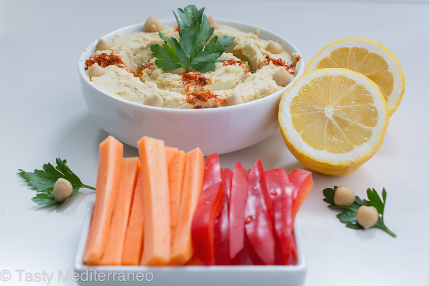 Tasty-Mediterraneo-Hummus-raw-vegetables-recipe