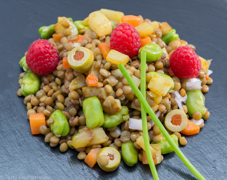 Tasty-mediterraneo-lentils-raspberry-salad-recipe-vegan-meal