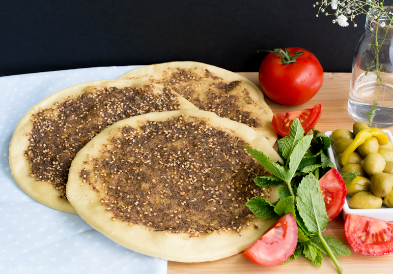 Man'ouché au Za'atar – Pain Libanais aux épices – Tasty Mediterraneo