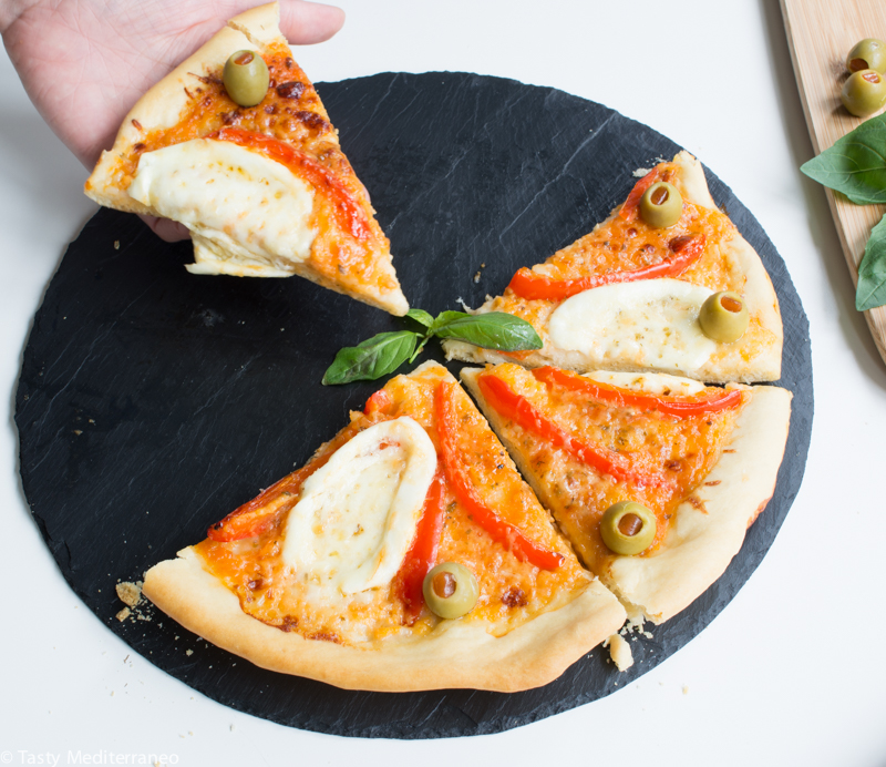 tasty-mediterraneo-pizza-red-pepper