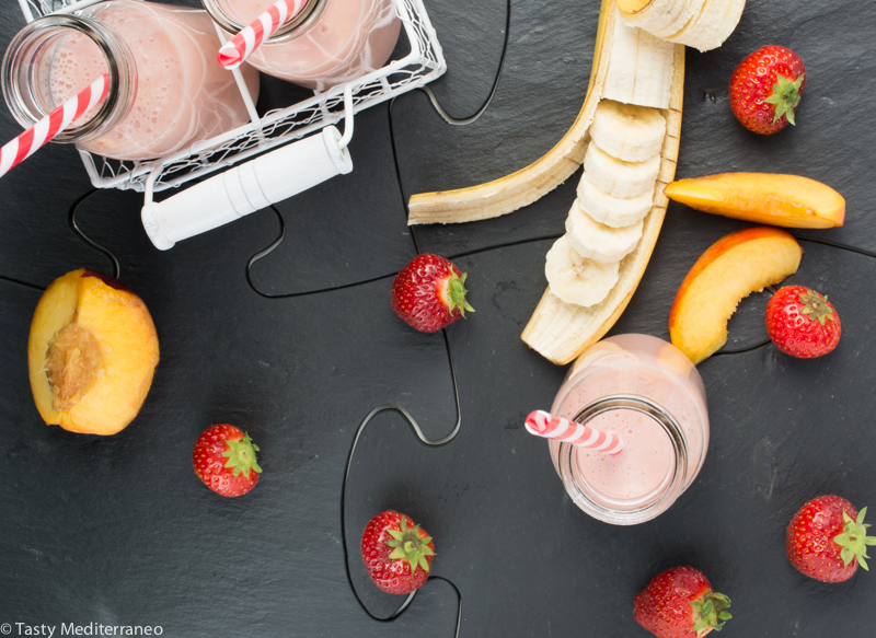 tasty-mediterraneo-strawberries-banana-nectarine-smoothies