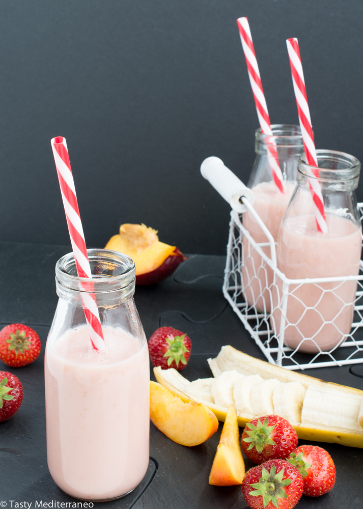 Energizing Strawberries, Banana &amp; Nectarine Smoothie – Tasty Mediterraneo