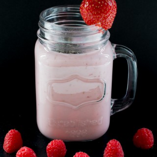 Raspberries, Strawberries, Porridge and Chia smoothie