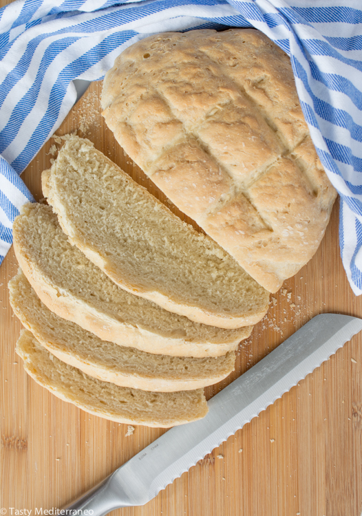 Tasty-mediterraneo-mediterranean-country-bread