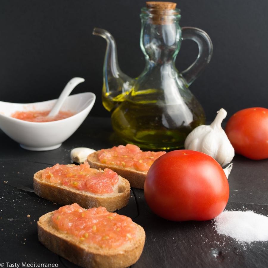 tasty-mediterraneo-bread-olive-oil