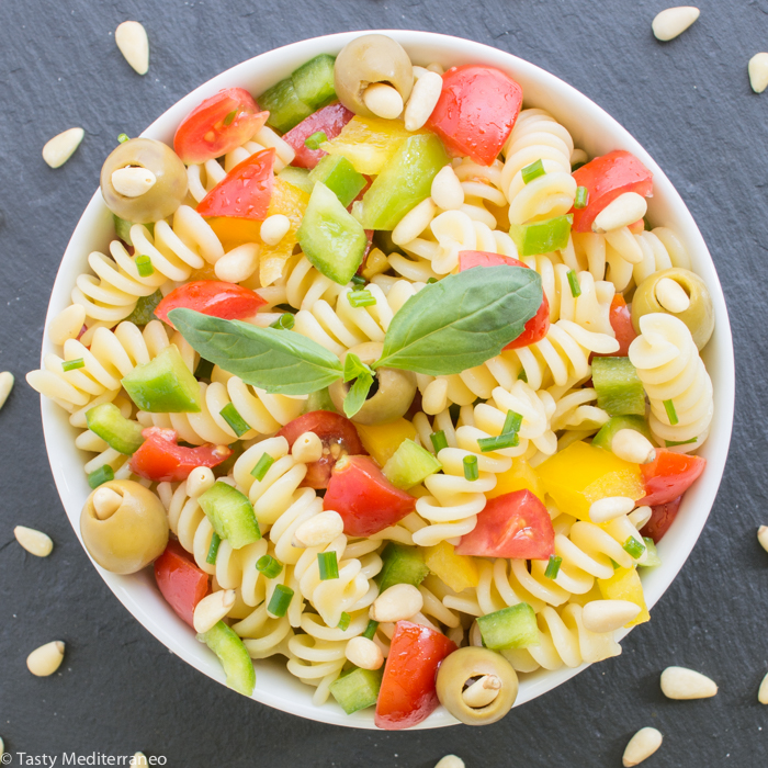 tasty-mediterraneo-pasta-salad-peppers