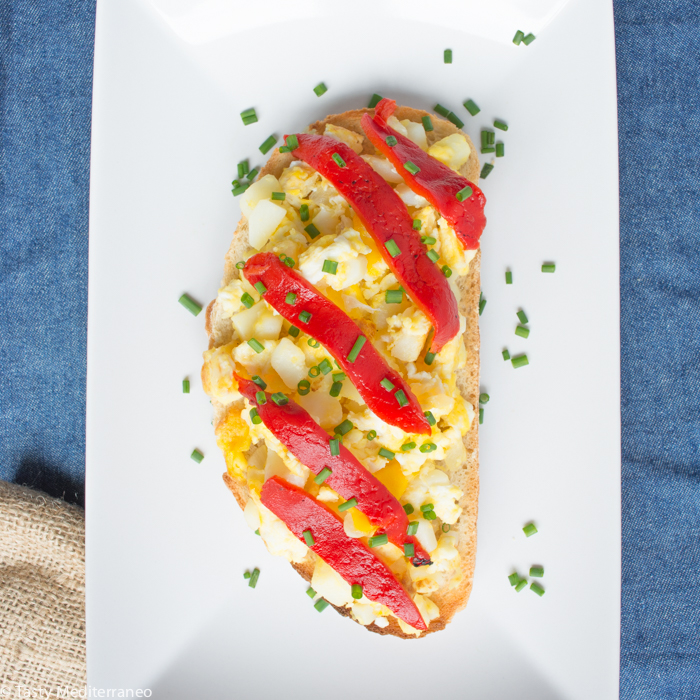 tasty-mediterraneo-toast-egg-potatos-piquillos