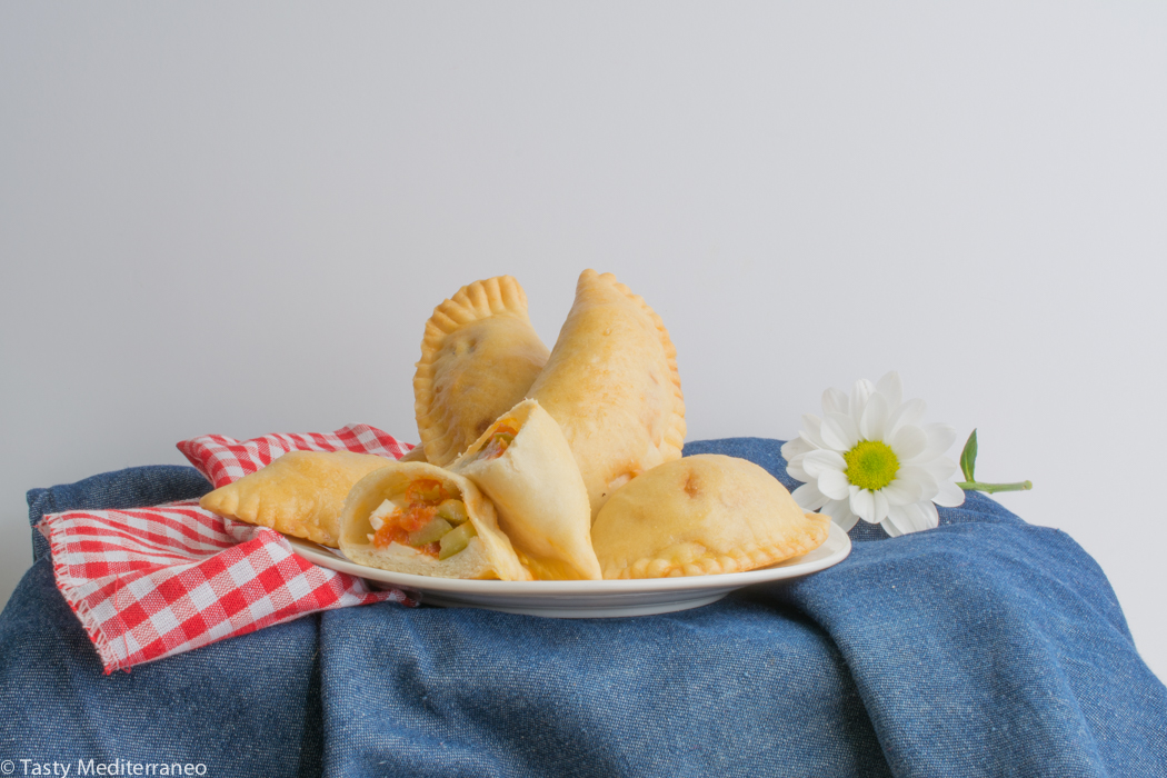 Tasty-mediterraneo-Spanish-empanadillas-pisto