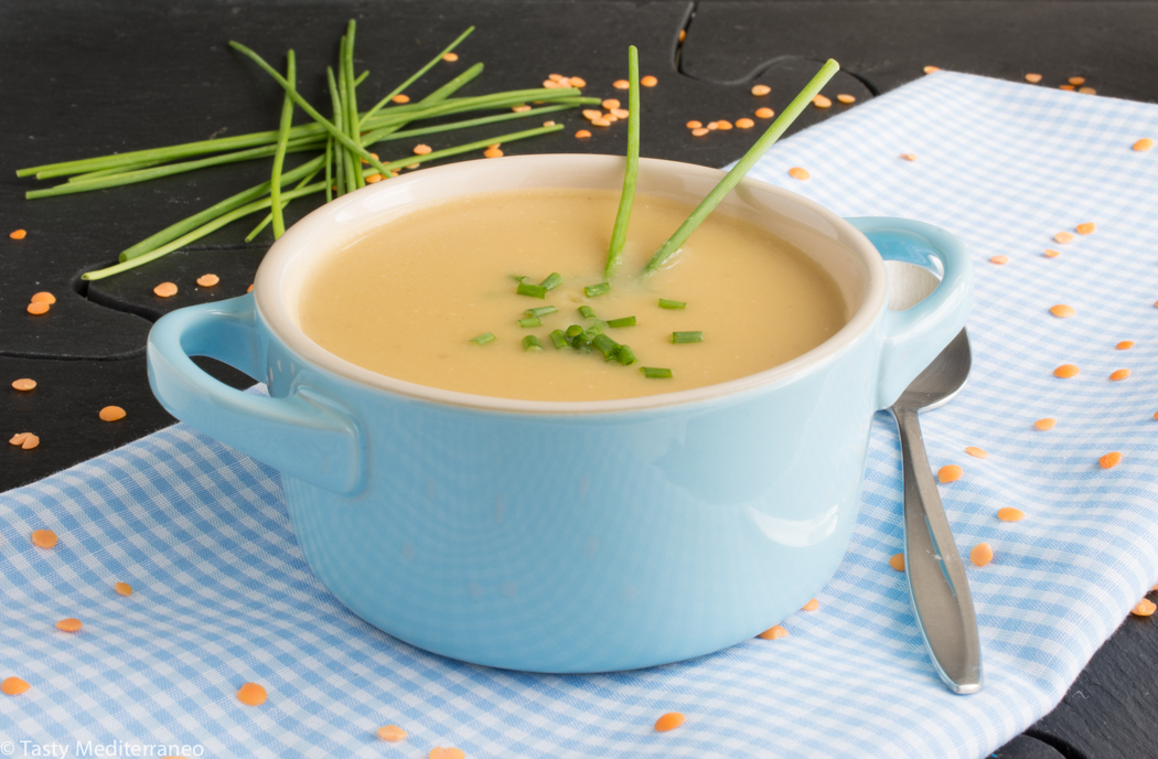 Tasty-mediterraneo-red-lentils-chives-soup