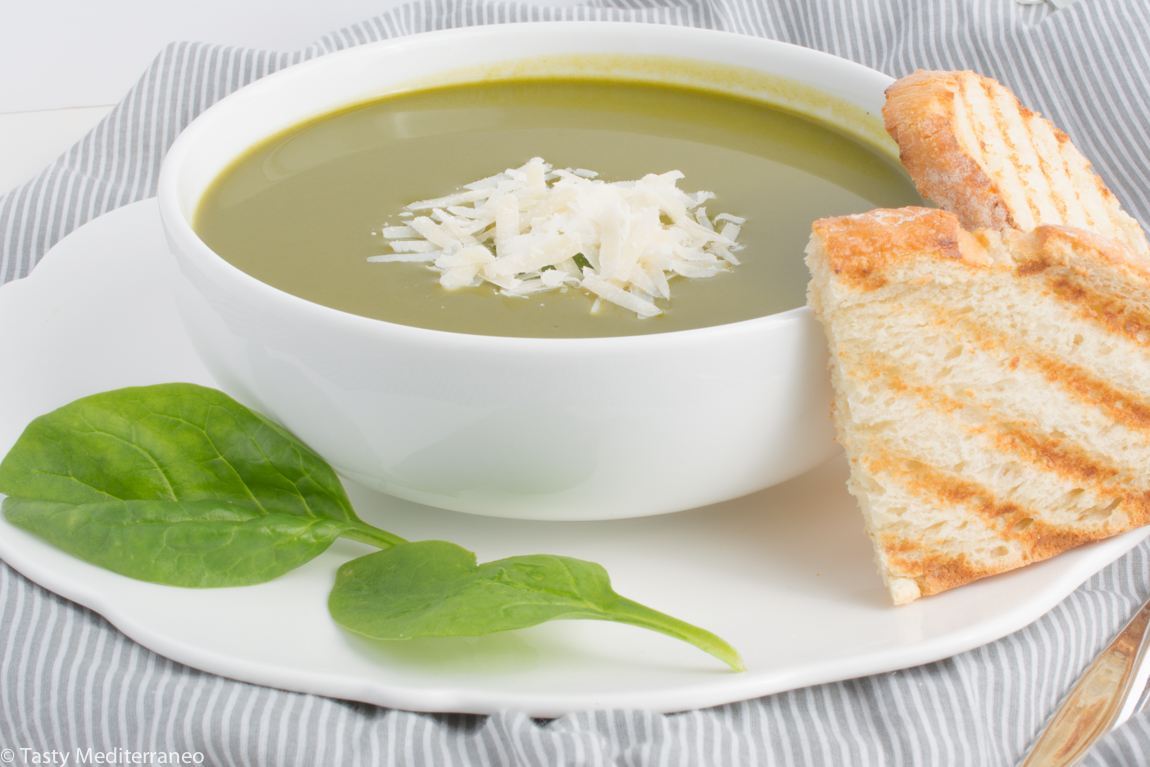 Tasty-mediterraneo-spinach-parmesan-cheese-soup