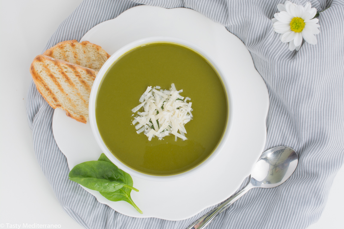 Tasty-mediterraneo-spinach-soup