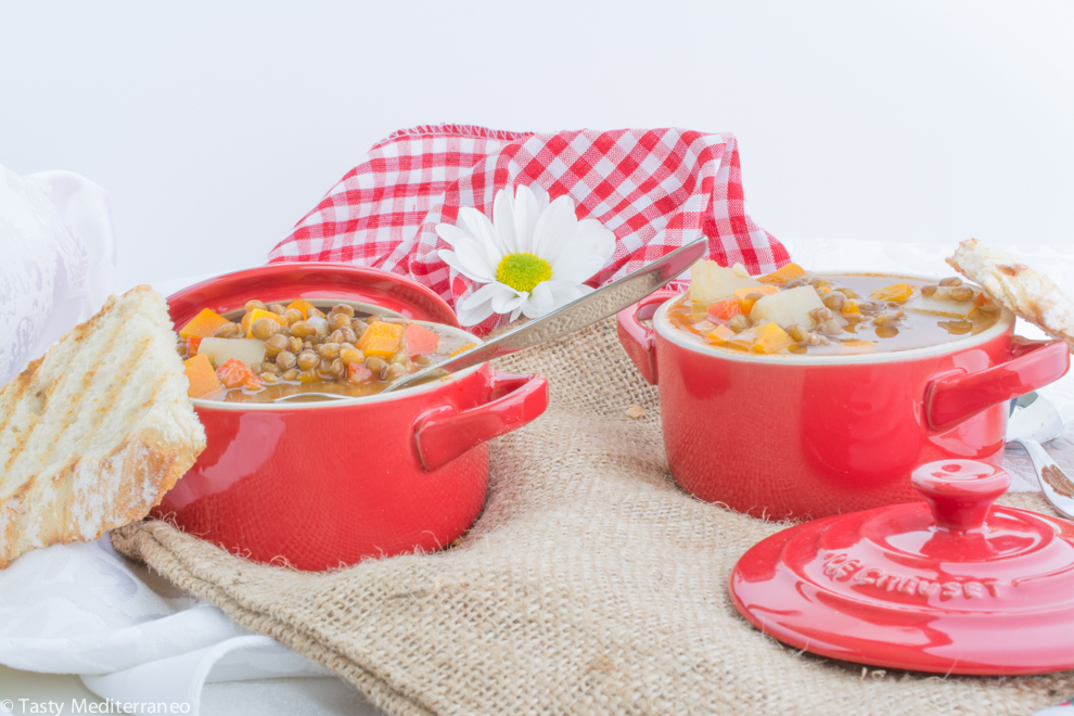 Tasty-mediterraneo-vegan-lentils-soup-recipe