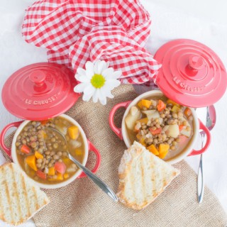 Soupe méditerranéenne aux lentilles et légumes