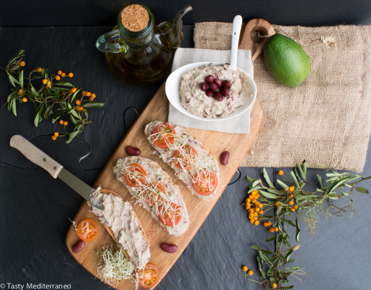 Tasty-mediterraneo-beans-avocado-tahini-spread