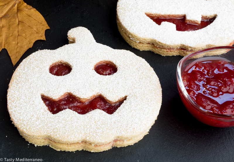 Tasty-mediterraneo-jam-filled-olive-oil-tea-biscuits