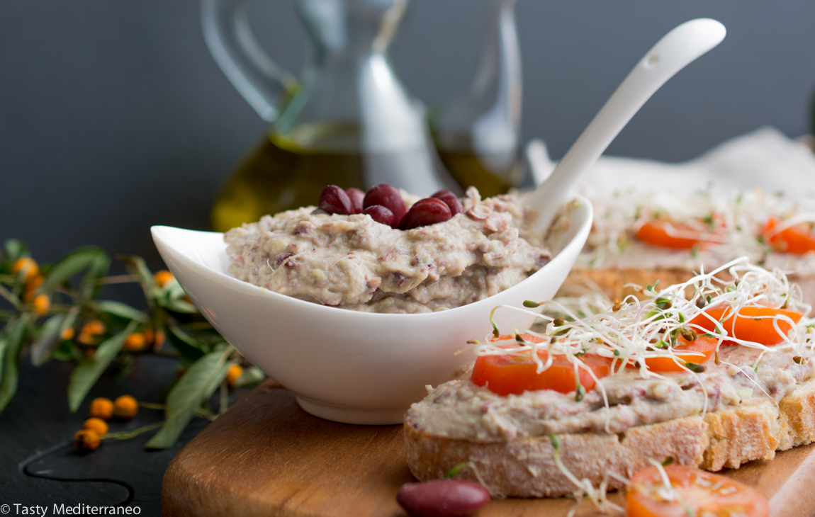 Tasty-mediterraneo-kidney-beans-avocado-tahini-paté