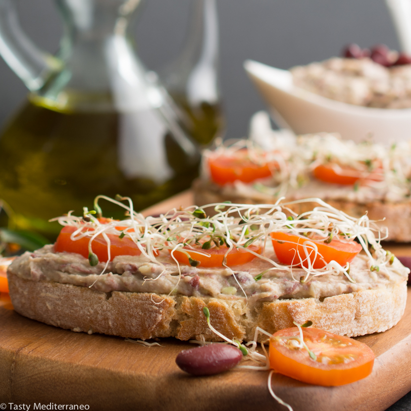 Tasty-mediterraneo-kidney-beans-avocado-tahini-pate