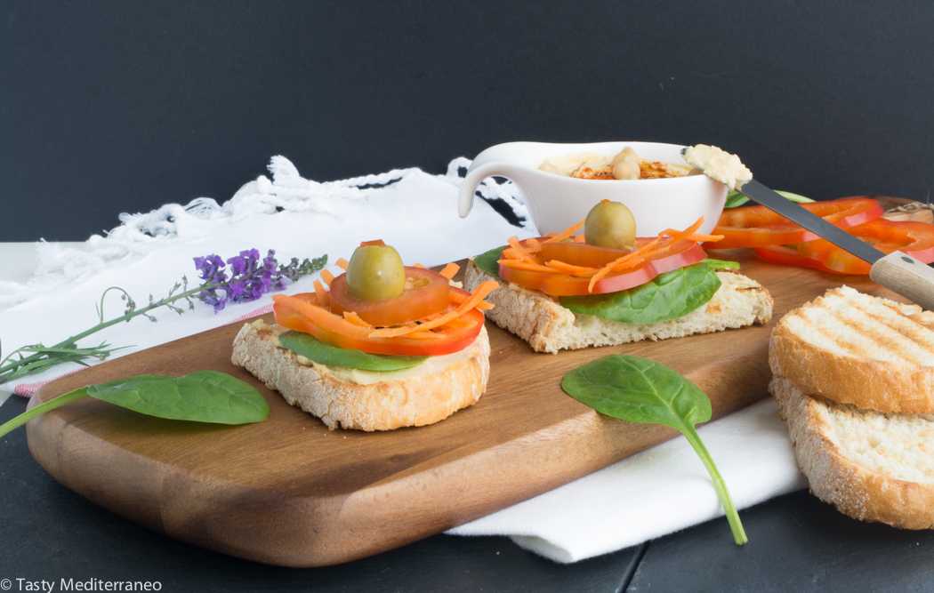 Tasty-mediterraneo-tartine-houmous-crudites-et-olives