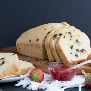 EVOO, vanilla & chocolate chips loaf