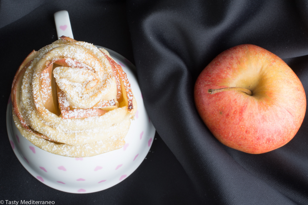 Tasty-mediterraneo-apple-roses-EVOO-dough