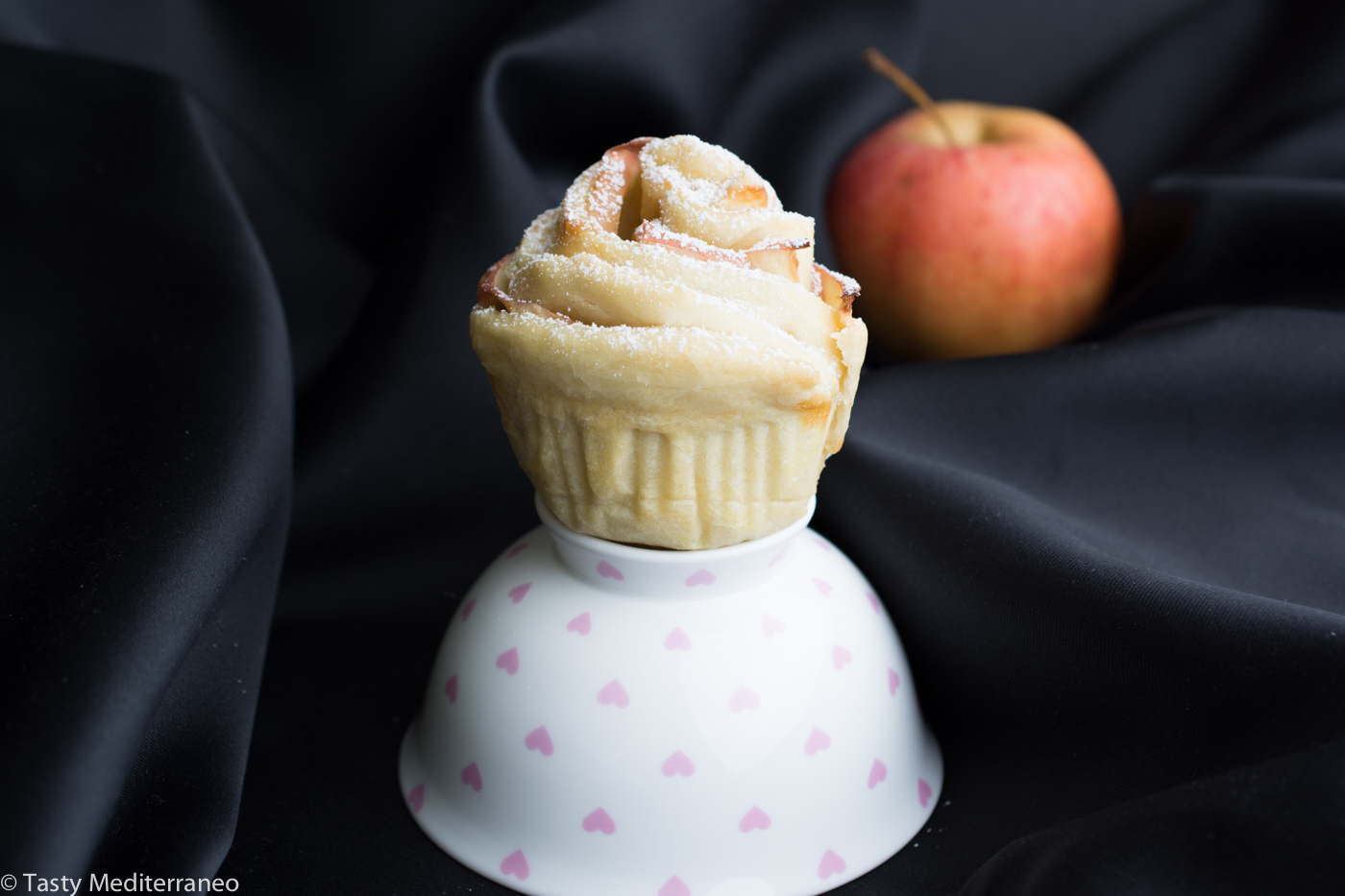 Tasty-mediterraneo-apple-roses-cakes-EVOO-dough