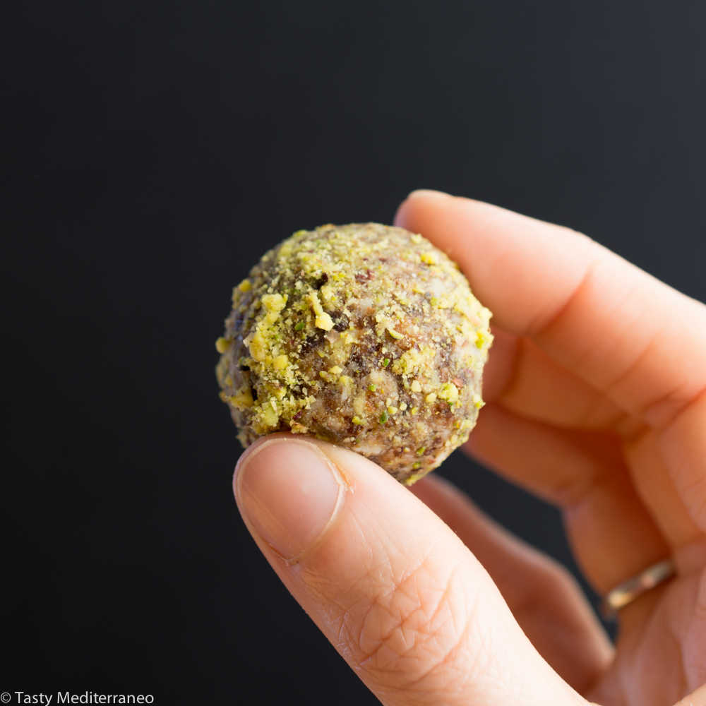 Tasty-Mediterraneo-energy-balls