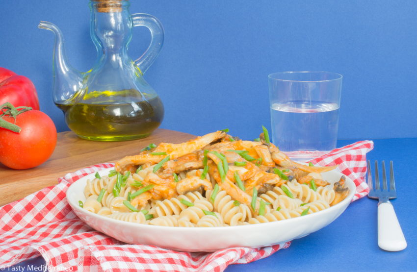 Tasty-Mediterraneo-pasta-with-mushrooms-tomato-sauce