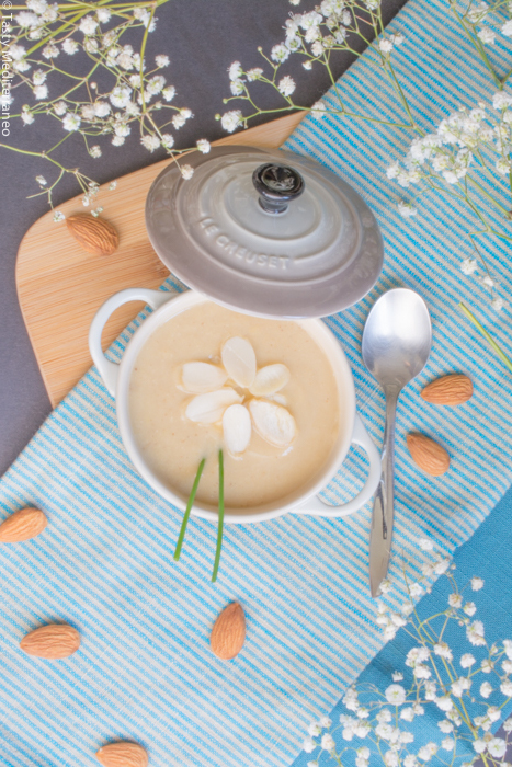 Tasty-Mediterraneo-sopa-cremosa-coliflor-almendra
