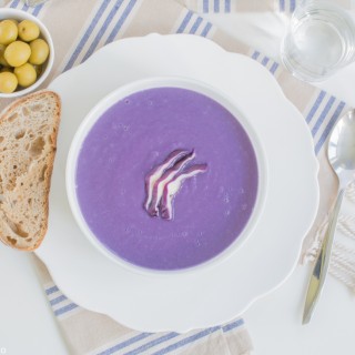 Red cabbage soup