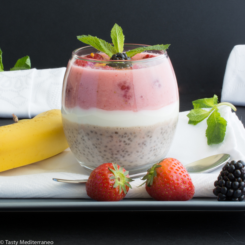 Tasty-Mediterraneo-chia-pudding-berries-parfait