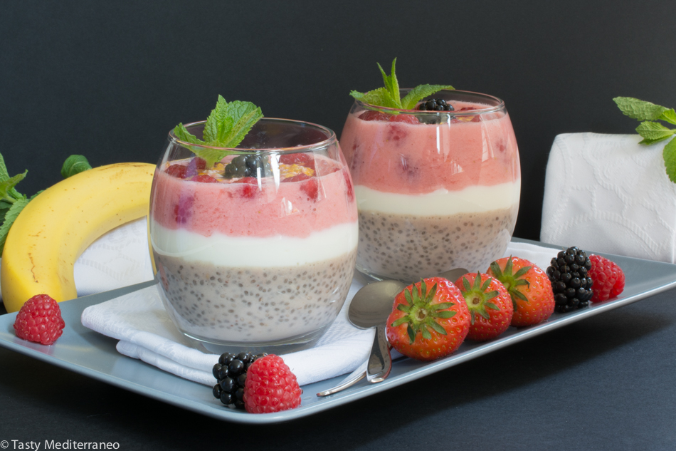 Tasty-Mediterraneo-chia-pudding-berries