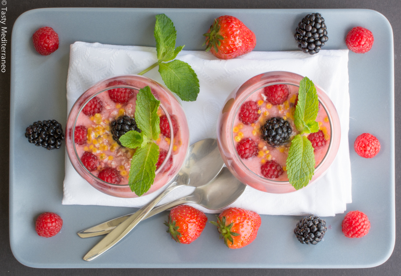 Tasty-Mediterraneo-chia-pudding-berry