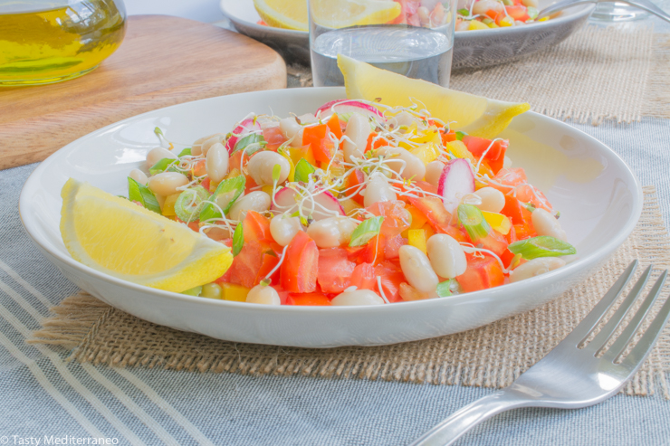 Tasty-Mediterraneo-beans-salad