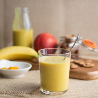 Smoothie au curcuma, nectarine et banane