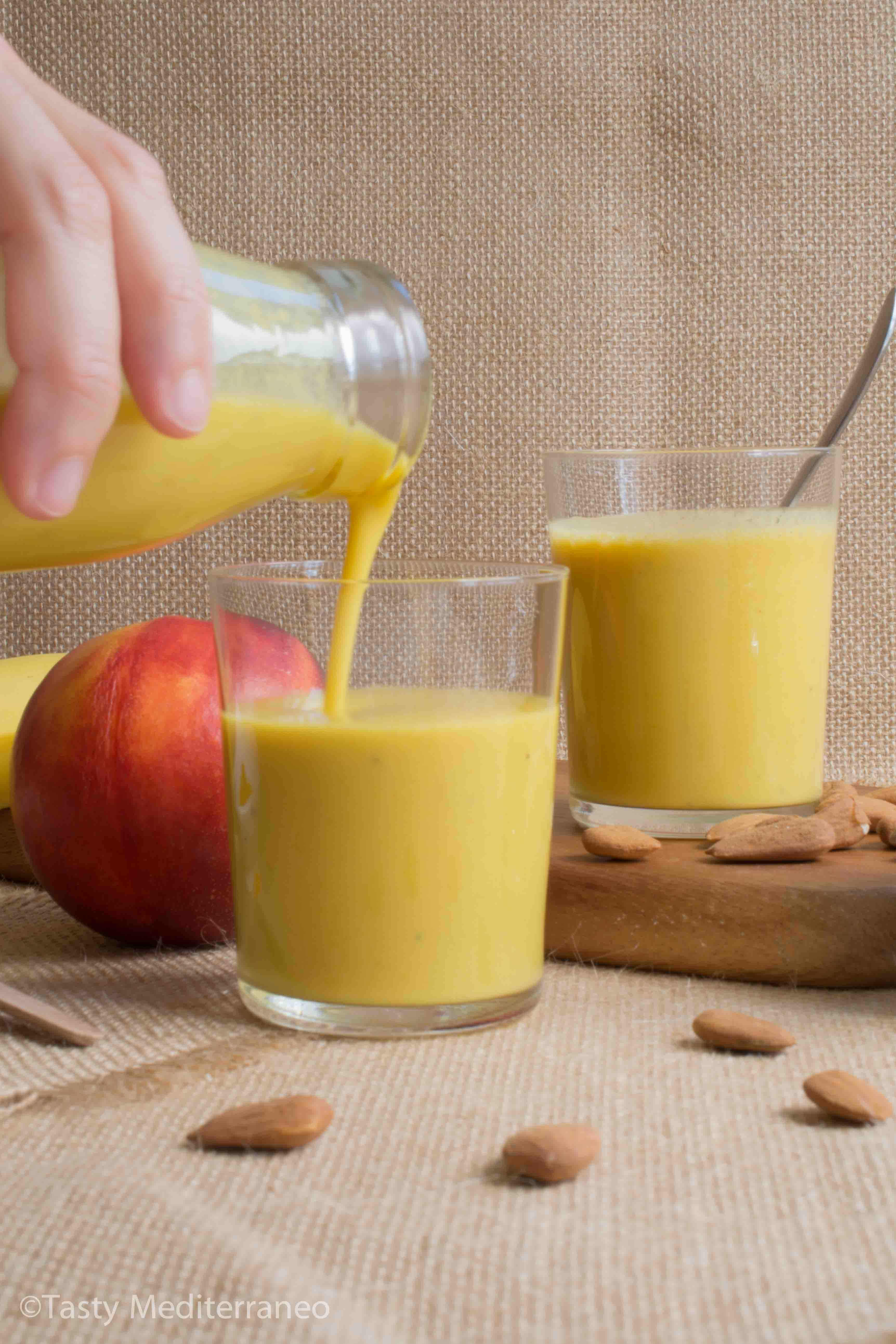 Turmeric, nectarine &amp; banana smoothie – Tasty Mediterraneo