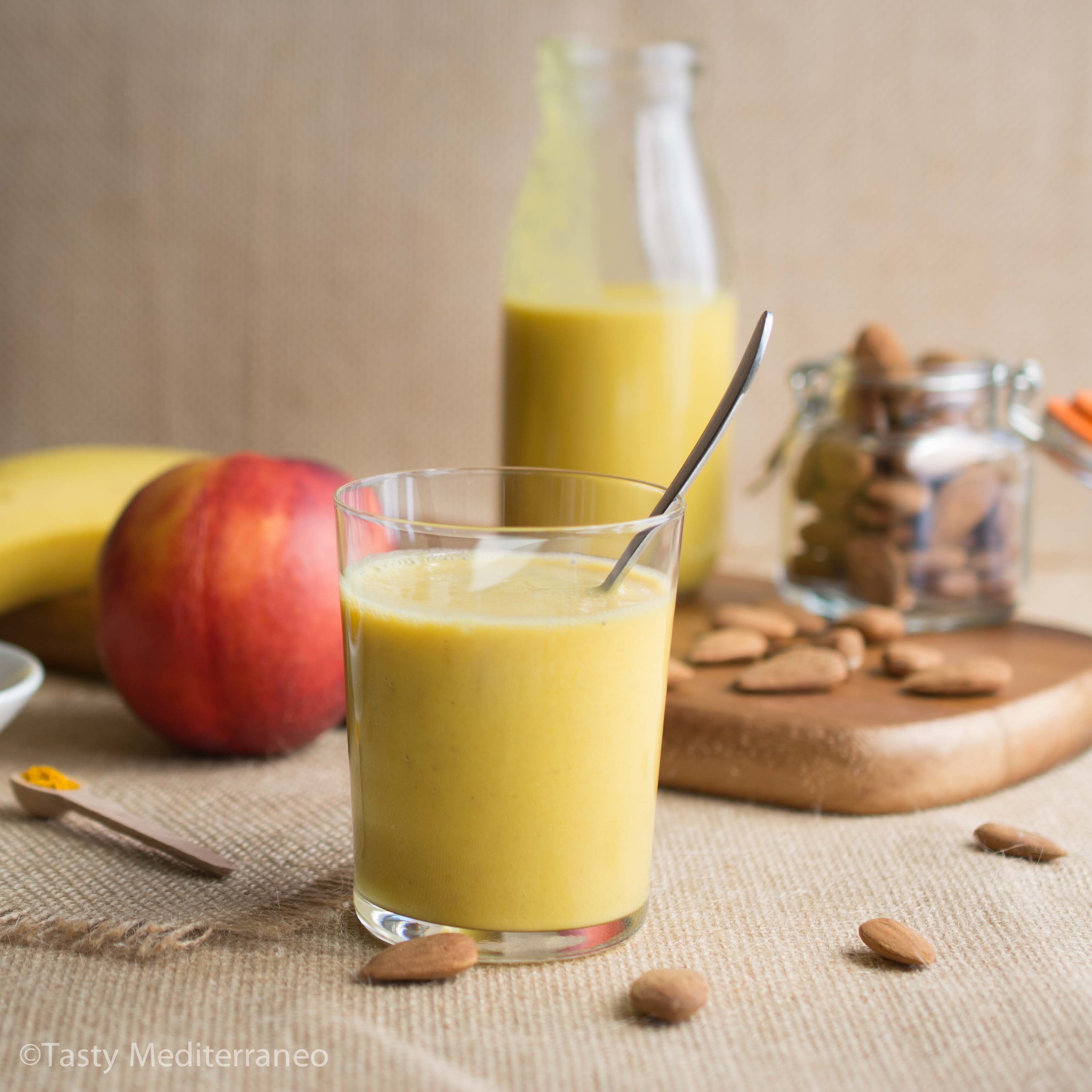 Tasty-Mediterraneo-turmeric-summer-fruit-smoothie