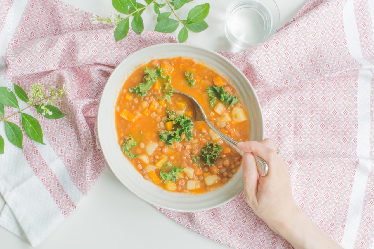 Tasty-Mediterraneo-lentil-kale-soup