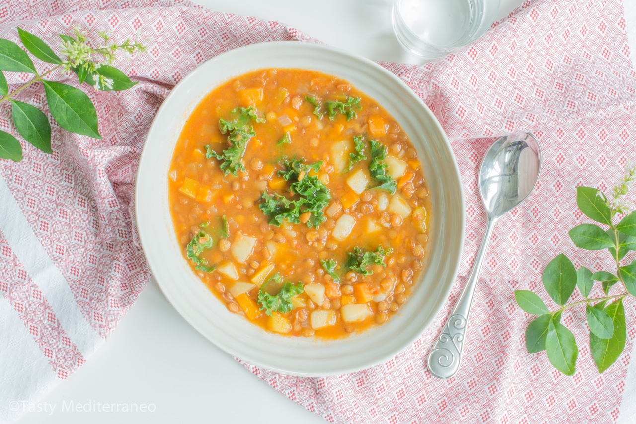 Tasty-Mediterraneo-lentils-kale-soup