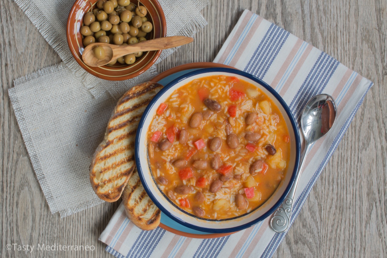 tasty-mediterraneo-pinto-beans-soup