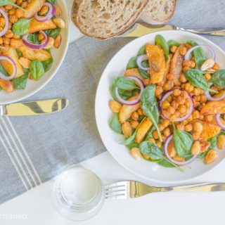 Salade de pois chiches, pommes de terre et amandes rôtis