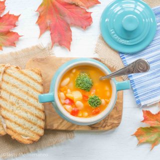 Sopa de judías blancas y verduras