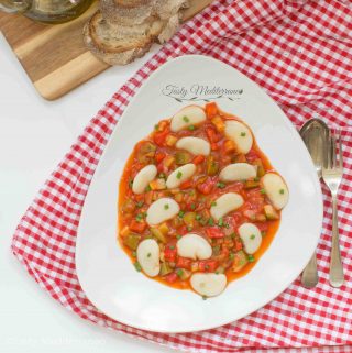 Spanish pisto Manchego with white beans