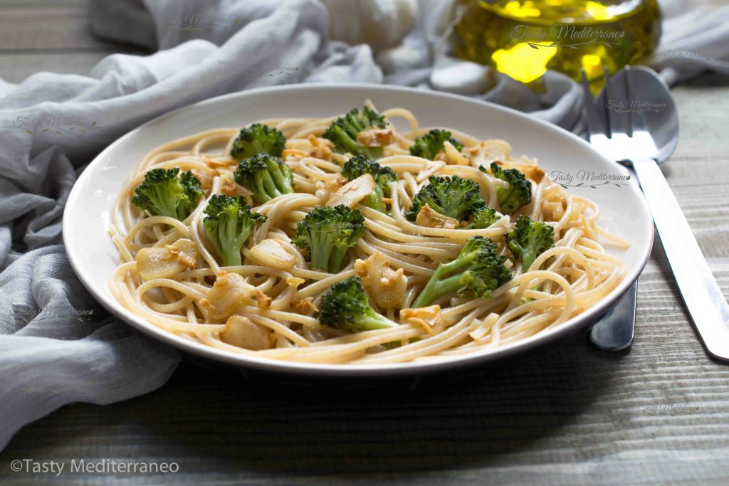 Spaghetti aglio e olio with broccoli Tasty Mediterraneo