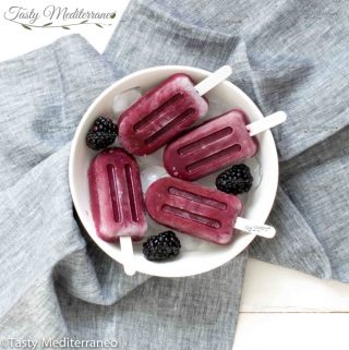 Blackberry, banana & yogurt popsicles