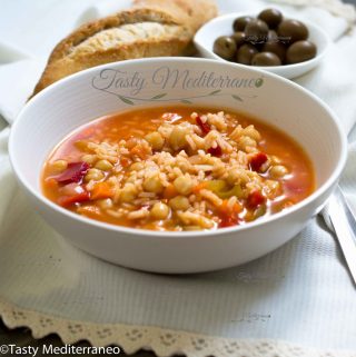 Soupe méditerranéenne aux pois chiches et riz